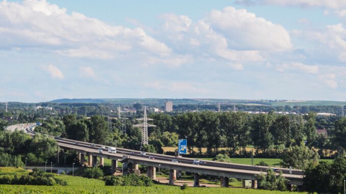 A671 bei Hochheim wieder für den Verkehr geöffnet: Zeitplan für weitere Arbeiten bis Herbst 2026 A671 bei Hochheim wieder für den Verkehr geöffnet: Zeitplan für weitere Arbeiten bis Herbst 2026