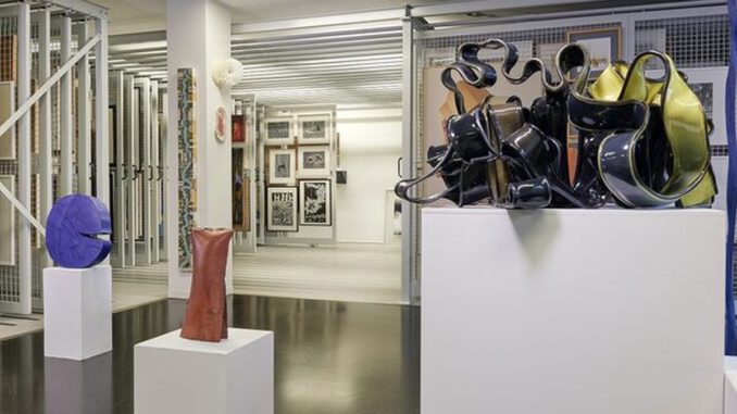 Artothek Wiesbaden stellt erste 500 Werke online und ermöglicht Reservierung per Datenbank