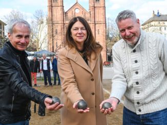 Bouleplatz am Luisenplatz wieder geöffnet: Kostenfreie Bahnen und Leihangebote verfügbar