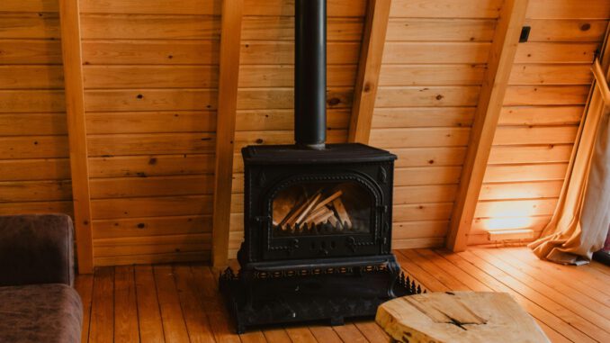 Hofheim bietet erneut kostenfreie Onlinekurse zur richtigen Nutzung von Holzöfen