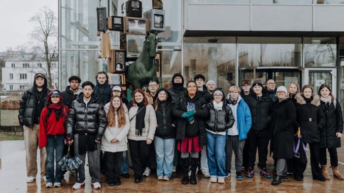 Jugendliche aus Deutschland, Slowenien und Portugal stellen Medienprojekte im Wiesbadener Rathaus vor