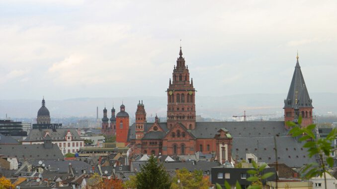 Mainz wirbt mit Porträts und Parkgutscheinen für Innenstadt und Einzelhandel Mainz wirbt mit Porträts und Parkgutscheinen für Innenstadt und Einzelhandel