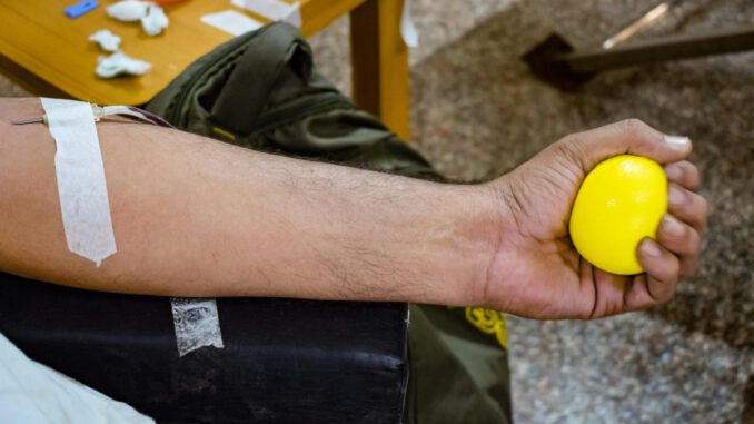 Rheingau Taunus Kreis wirbt mit Happy Socks für neue Blutspender