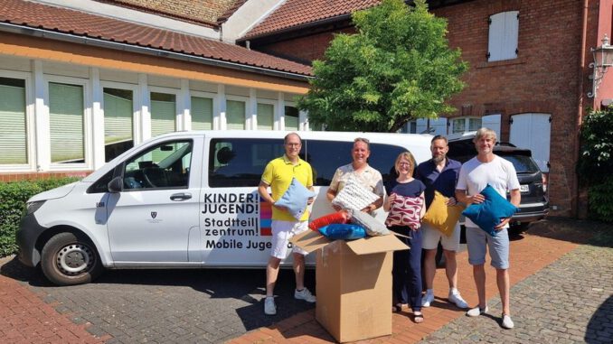 Rund 30 Kissen für Jugendtreffs in Wiesbadens östlichen Vororten
