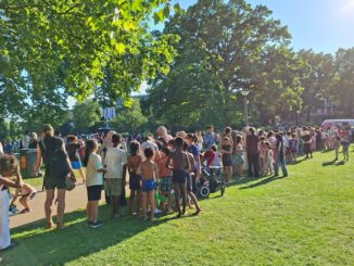 Sommerwiese in Wiesbaden verkürzt wegen Hitzewarnung: 300 Eisgutscheine für Kinder verteilt