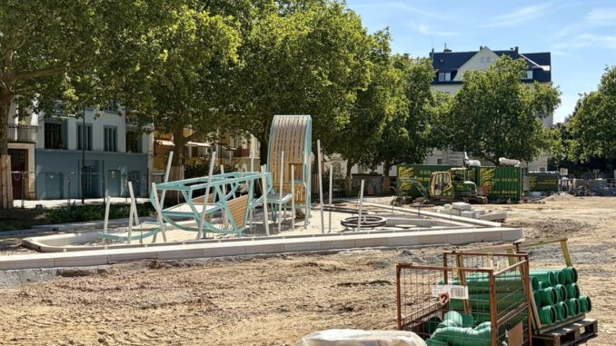 Vom Parkplatz zum Stadtpark: Elsässer Park soll im Herbst fertiggestellt sein Vom Parkplatz zum Stadtpark: Elsässer Park soll im Herbst fertiggestellt sein