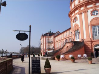 Weinverkostung im Schloss Biebrich: Fête Terroir bringt Rheingauer Weine in historische Kulisse