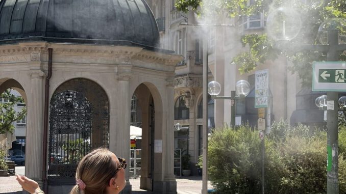 Wiesbaden testet mobile Sprühnebelanlagen auf zwei Innenstadtplätzen