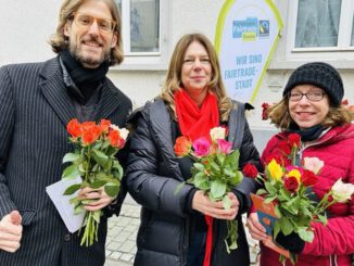 Wiesbaden verteilt Fairtrade-Rosen zum Valentinstag und weist auf faire Lieferketten hin